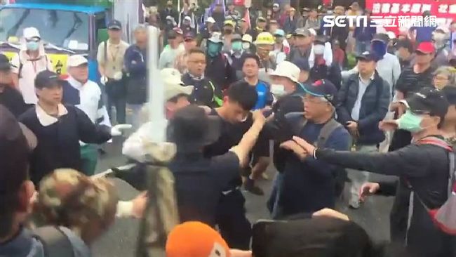 警察被打好玩的嗎？快修訂襲警法！