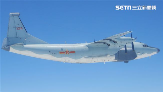 共軍運8、殲10今再闖我西南空域