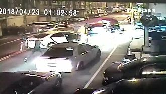 街頭全武行！惡煞尋仇半路攔車堵人