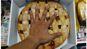 2.3KG「內餡滿滿蘋果塊」用湯匙挖！好市多最新美食讓網驚：吃到會怕　
Costco好市多 商品經驗老實說臉書