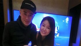 林心如女兒愛呼她巴掌。(圖/翻攝自臉書)