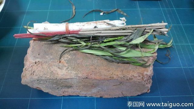 遊泰擅取寺廟磚石　他回家莫名生怪病