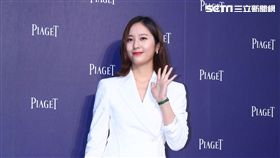 Krystal笑說漂流荒島要找姊姊潔西卡一起。