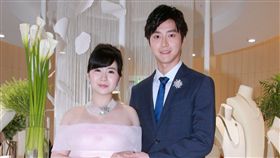 江宏傑福原愛首度合體出席時尚精品活動。