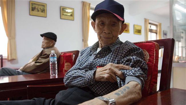 雙手戰亂刺青　87歲老兵訴時代無奈