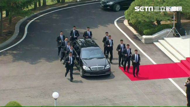 金正恩花11年的距離　隨扈跑30秒