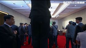 女記者亂入文金會　全世界都在看屁股／圖:AP提供