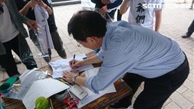 管爺現身台大校園（圖／讀者提供）