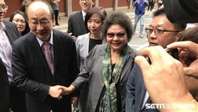 總統府秘書長今（27日）上午列席民進黨黨團大會，針對軍人年改討論。（圖／記者林惟崧攝）