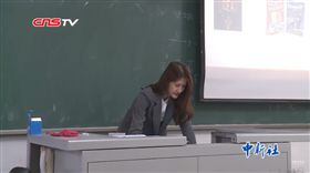 赴陸當老師獲得成就感　台灣正妹：兩岸本來就都是中國人嘛
圖／翻攝自CHINA NEWS YouTube
https://www.youtube.com/watch?v=JkG6oBJZ1P8