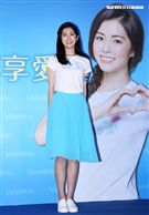 任容宣為偏鄉長者傳遞療癒，分享愛的能量。（記者邱榮吉/攝影）