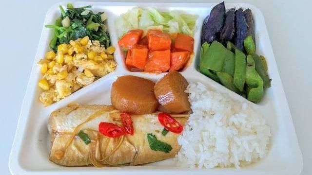 自助餐這樣50元　他抱怨遭網友炮轟
