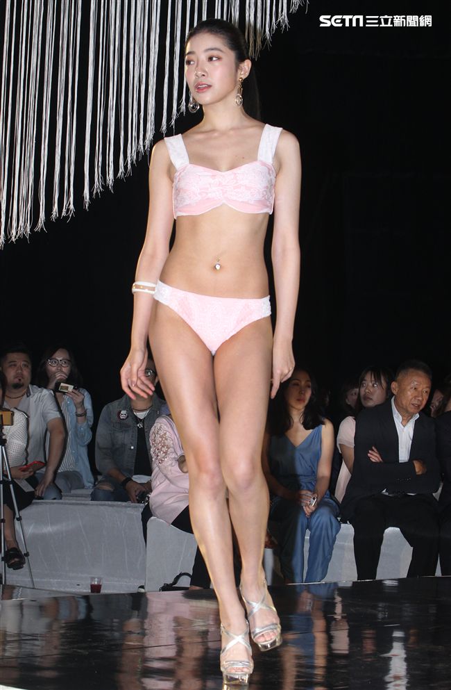 2018泳裝秀。（記者邱榮吉/攝影）