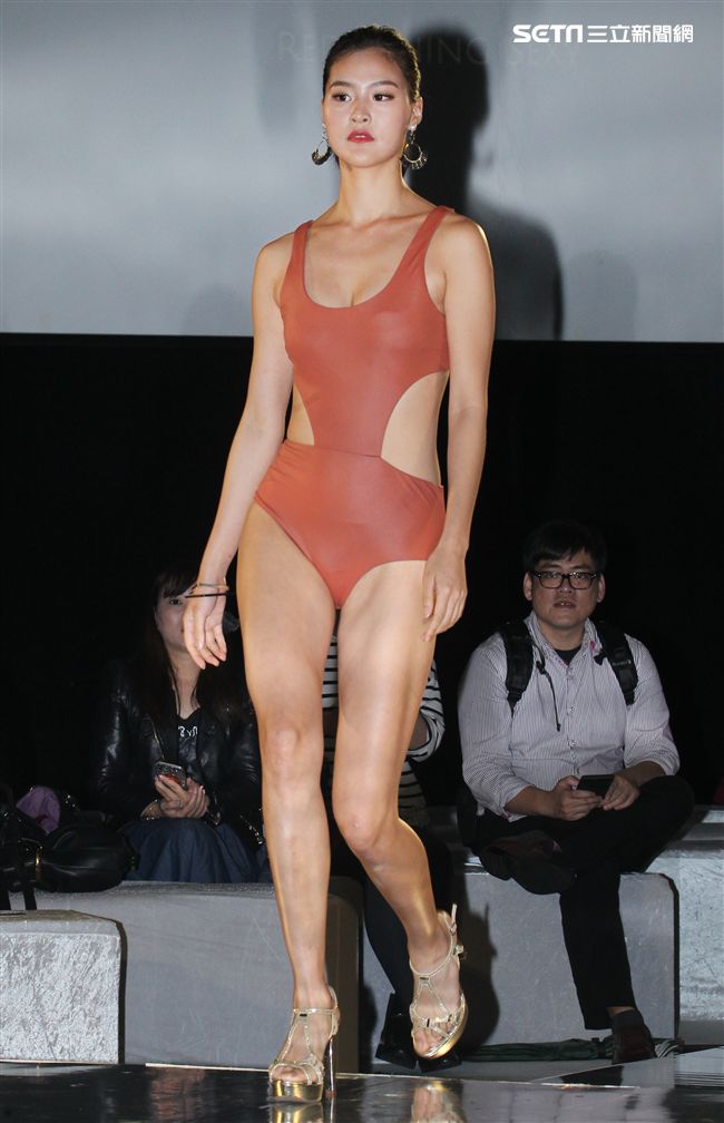 2018泳裝秀。（記者邱榮吉/攝影）