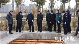 玩手機玩太久引女友不滿，男友竟把她掐死棄屍。（圖／翻攝現代快報）