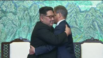 金正恩「小動作」　力搶文金會主導權