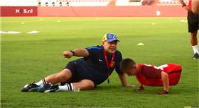 足球,哈薩克,馬拉度納,先天性,殘疾,Diego Maradona　圖／翻攝自YouTube