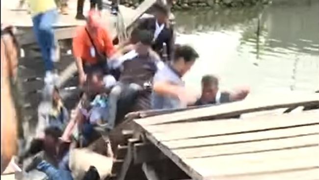 視察工程新橋突坍塌　官員群當場墜海