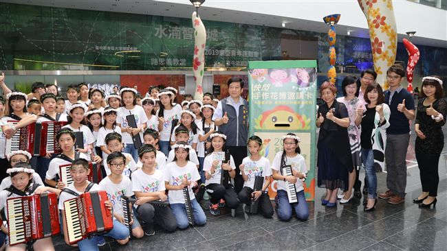 台中學童親手繪卡　邀全台民眾來花博