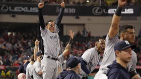 ▲洋基隊友慶祝DiDi全壘打。（圖／美聯社／達志影像）