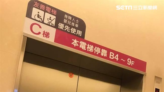 百貨電梯總塞爆　媽怨現代人看不懂字