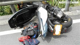 新北,黃牌重機,騎士,自摔,護欄,新店（圖／翻攝畫面）