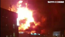 敬鵬工業平鎮三廠大火、警消灌救、消防員灌救、敬鵬工業大火