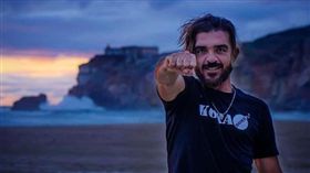 衝七層樓高巨浪　巴西神人創世界紀錄
衝浪,世界衝浪聯盟,大浪獎,Rodrigo Koxa,葡萄牙,納札雷,金氏世界紀錄
http://www.worldsurfleague.com/posts/322003/2018-wsl-big-wave-awards-winners-complete-list
https://www.instagram.com/rodrigokoxa/?hl=zh-tw