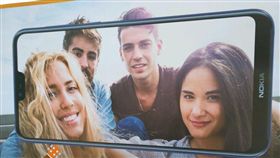 翻攝百度貼吧　諾記吧　瀏海 Nokia X