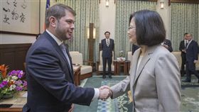 蔡英文總統接見美國聯邦眾議員蓋耶哥（Ruben Gallego, D-AZ）。（圖／總統府提供）