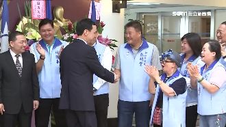 黨團交接像「造勢」　侯蘇拼場比人氣