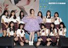 前南韓練習生「馨亞」來台發單曲，媽媽神秘出現送上雞肉飯讓她淚崩。（記者邱榮吉/攝影）