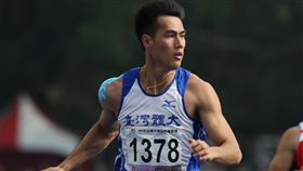 全大運田徑百米預賽　楊俊瀚跑出本季最佳107年全國大專校院運動會29日進行田徑100公尺公開男生組預賽，代表台灣體大出賽的楊俊瀚以本季最佳成績10秒32拿下分組第一，成功晉級。中央社記者張新偉攝　107年4月29日