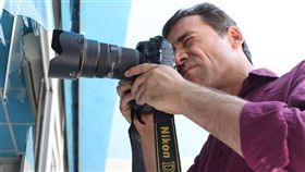 阿富汗首都喀布爾30日清晨發生2起自殺炸彈攻擊，已至少21人死亡，死者包括法新社攝影記者馬瑞（圖）等人。（圖取自馬瑞臉書facebook.com/shahmarai）