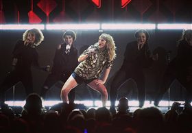 泰勒絲預告粉絲捕獲我爸送小禮物。(圖/翻攝自IG）