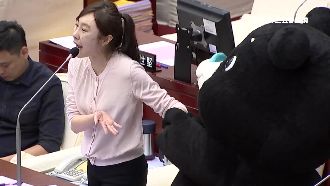 海洋熊讚議會備詢　大秀ㄋㄞ功搗亂