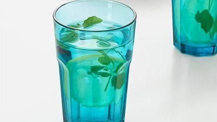 IKEA玻璃杯自爆　碎片飛噴3公尺