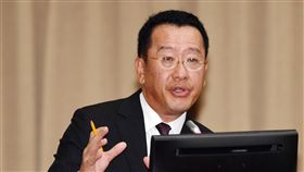 顧立雄：新光金控事宜　已在處理金管會主委顧立雄（圖）30日在立法院財政委員會，專題報告「銀行銷售TRF業務檢討」並備詢，對立委質詢新光金控事宜，回應「已在著手進行應該有的作為」。中央社記者施宗暉攝　107年4月30日