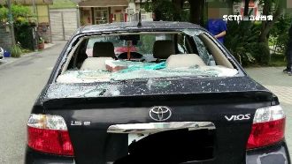 恐怖情人不滿分手　持棍砸車破壞門鎖