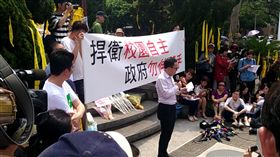 學生硬起來！靜坐罷課抗拔管　召台大人參加「新五四運動」（圖／堅守大學自主，支持管中閔院士擔任台大校長ｆｂ）