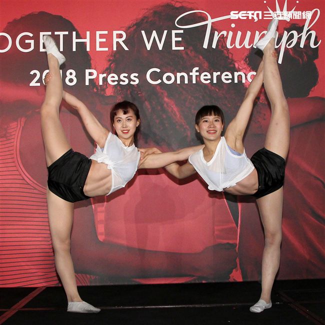 雙人特技舞蹈展現力與美。（記者邱榮吉/攝影）