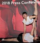 雙人特技舞蹈展現力與美。（記者邱榮吉/攝影）