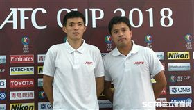 ▲航源FC總教練洪慶懷（右）與球員陳慶烜。（圖／記者林陳彥攝影）