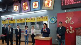 內政部長葉俊榮1日視察金門時宣布小三通再升級措施。（圖／內政部提供）
