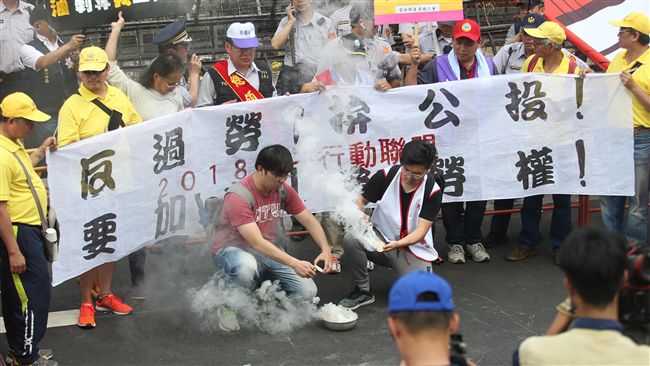 五一放狼煙宣戰 　訴求公投與加薪