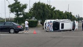 台中,賓士,馬5(翻攝臉書《梧棲串起來》)