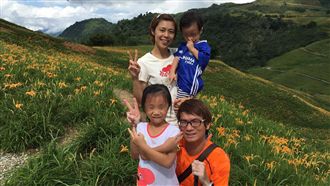 一腳踹破門！陳詩欣夫PO驗傷單控訴