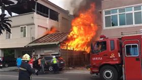 花蓮,檜木,老宅,火災,休旅車(翻攝臉書)