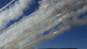 【嗆聲片】陸媒又來恐嚇台灣　「兩個火箭砲連隊滅掉新竹基地」(圖/翻攝自觀察者網)