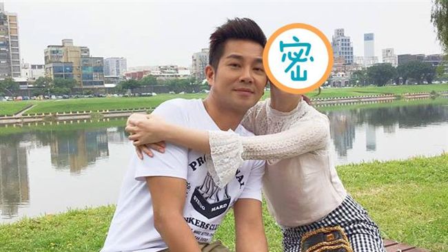 拒愛女神曾莞婷！他轉身緊貼年輕辣媽